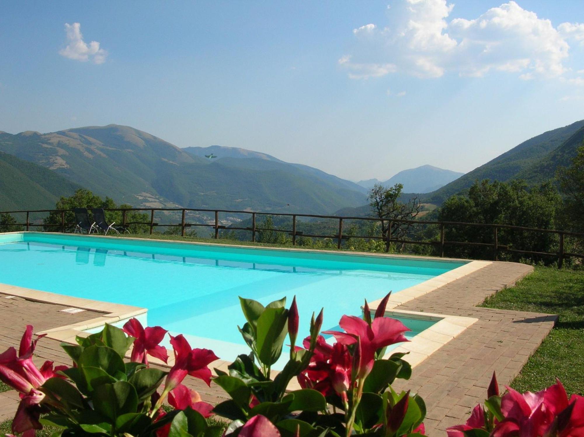 Agriturismo Roccagelli ヴァッロ・ディ・ネーラ エクステリア 写真