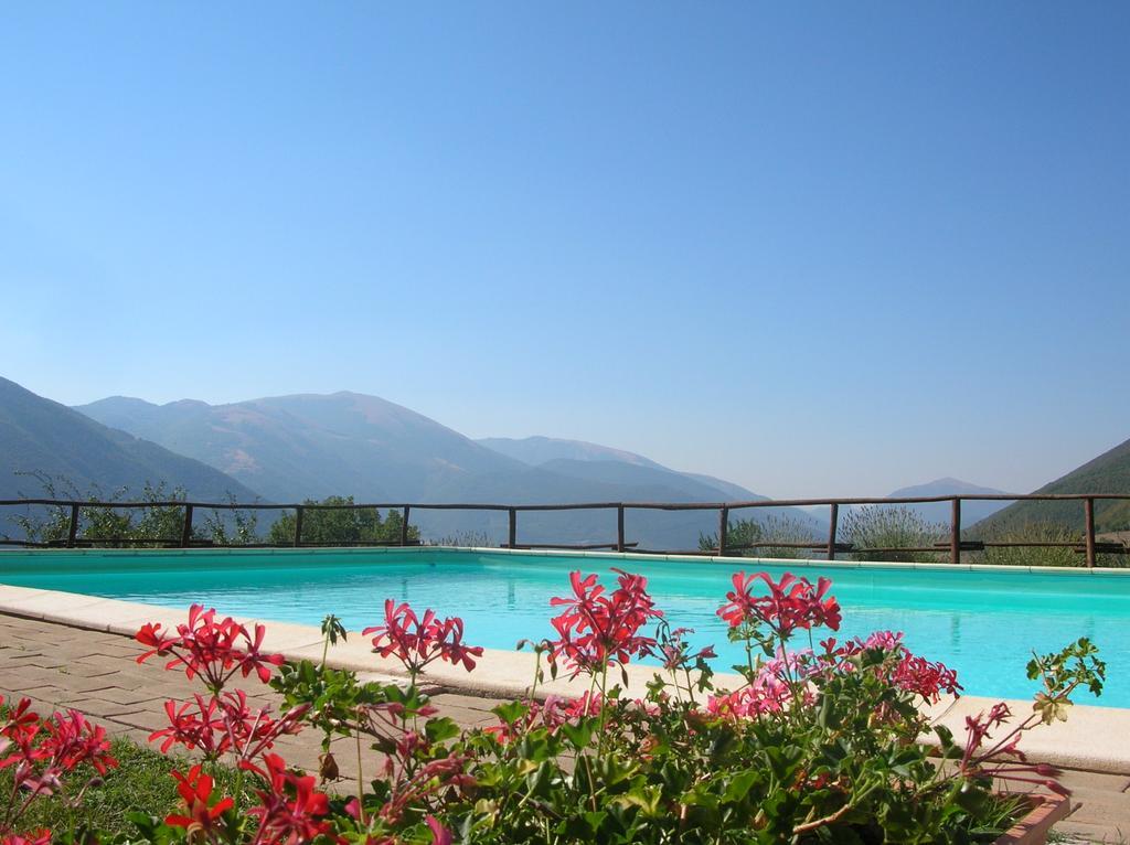 Agriturismo Roccagelli ヴァッロ・ディ・ネーラ エクステリア 写真
