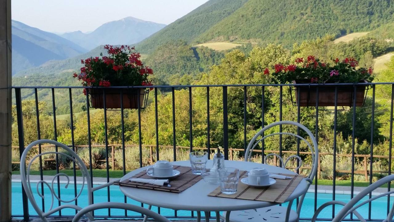 Agriturismo Roccagelli ヴァッロ・ディ・ネーラ エクステリア 写真