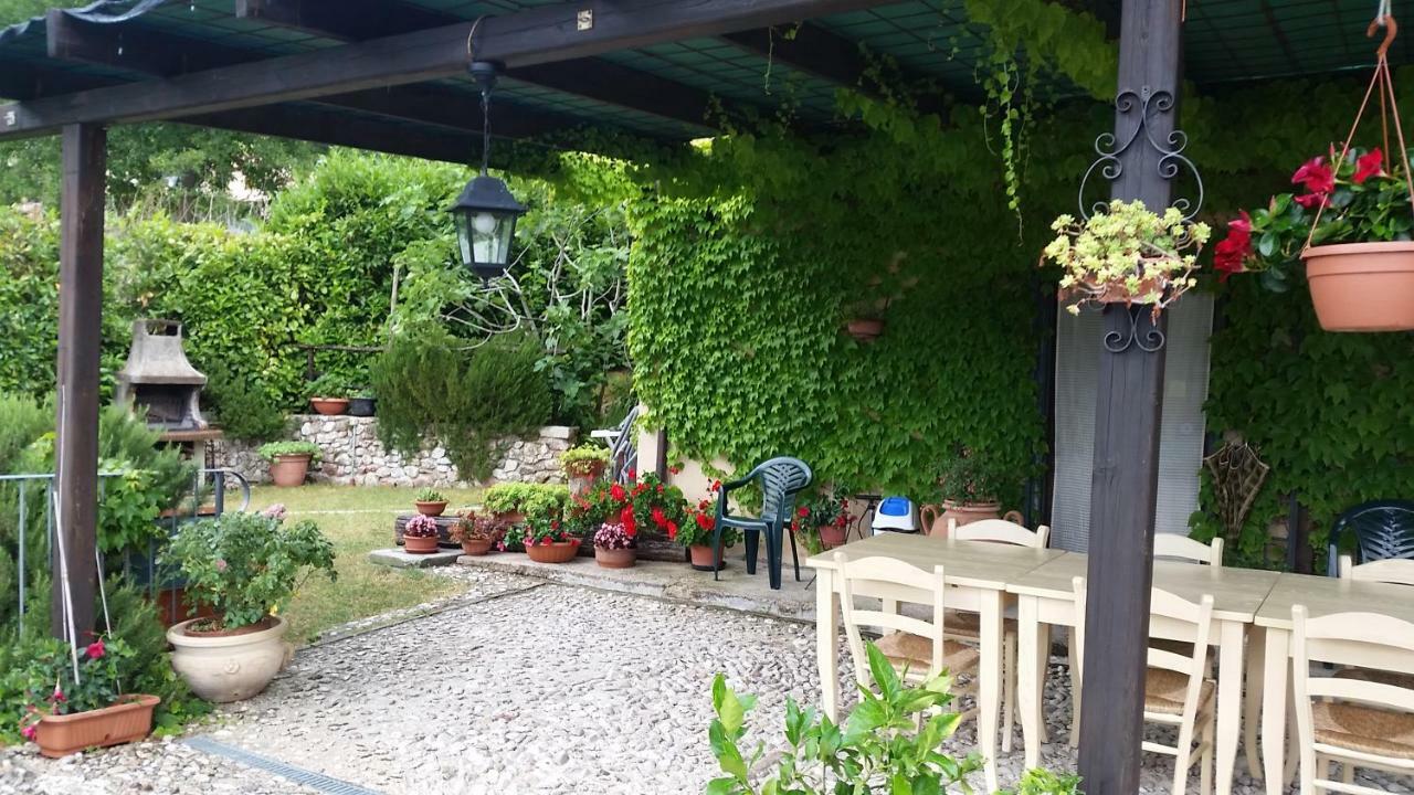 Agriturismo Roccagelli ヴァッロ・ディ・ネーラ エクステリア 写真